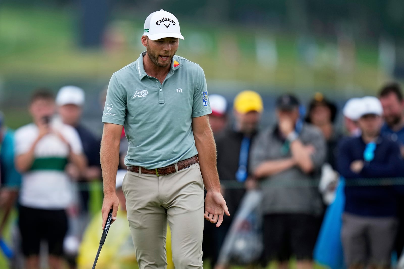 Sam Burns reacts to a missed putt on the 14th hole during the final round of the U.S. Open golf tournament at Oakmont Country Club Sunday, June 15, 2025, in Oakmont, Pa. (AP Photo/Seth Wenig)