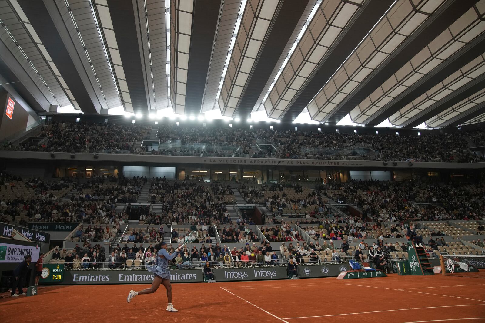 The roof of the center court Philippe Chatrier is closed due to the rain as Coco Gauff of the U.S. plays a shot against Madison Keys of the U.S. during the quarterfinal match of the French Tennis Open at the Roland-Garros stadium in Paris, Wednesday, June 4, 2025. (AP Photo/Christophe Ena)