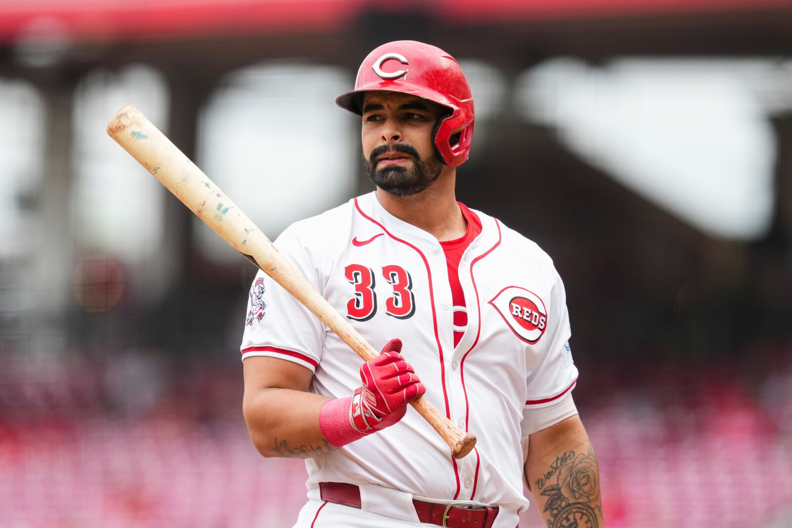 Cincinnati Reds' Christian Encarnacion-Strand warms up during the seventh inning of a baseball game against the Arizona Diamondbacks that was suspended Friday because of rain and resumed, Saturday, June 7, 2025, in Cincinnati. (AP Photo/Jeff Dean)