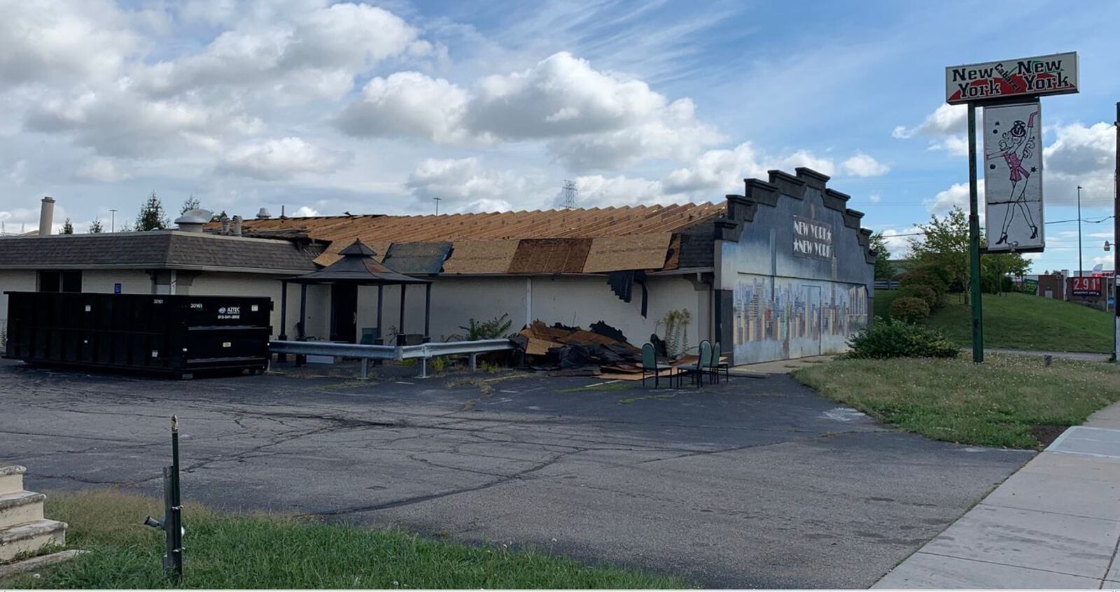 The former New York, New York Cabaret on East Second Street in Franklin will become a car wash. The Franklin Planning Commission recently approved plans for a car wash. Demolition of the roof has already started at the former strip club. ED RICHTER/STAFF