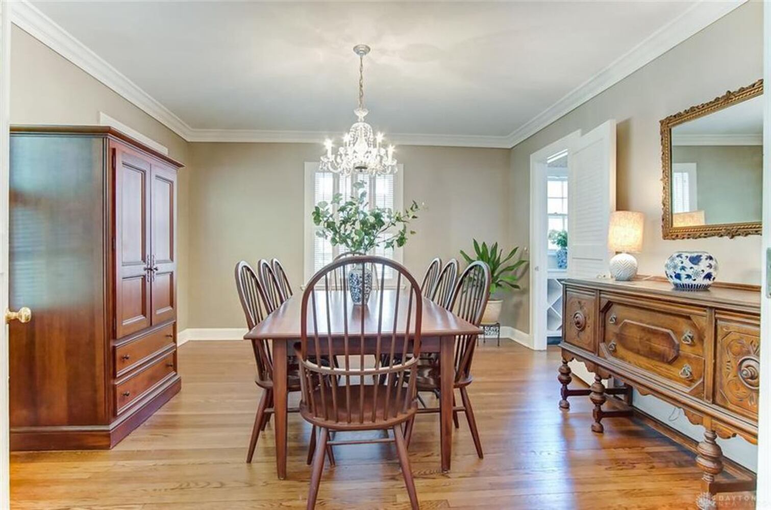 PHOTOS: Luxury Oakwood colonial home on market