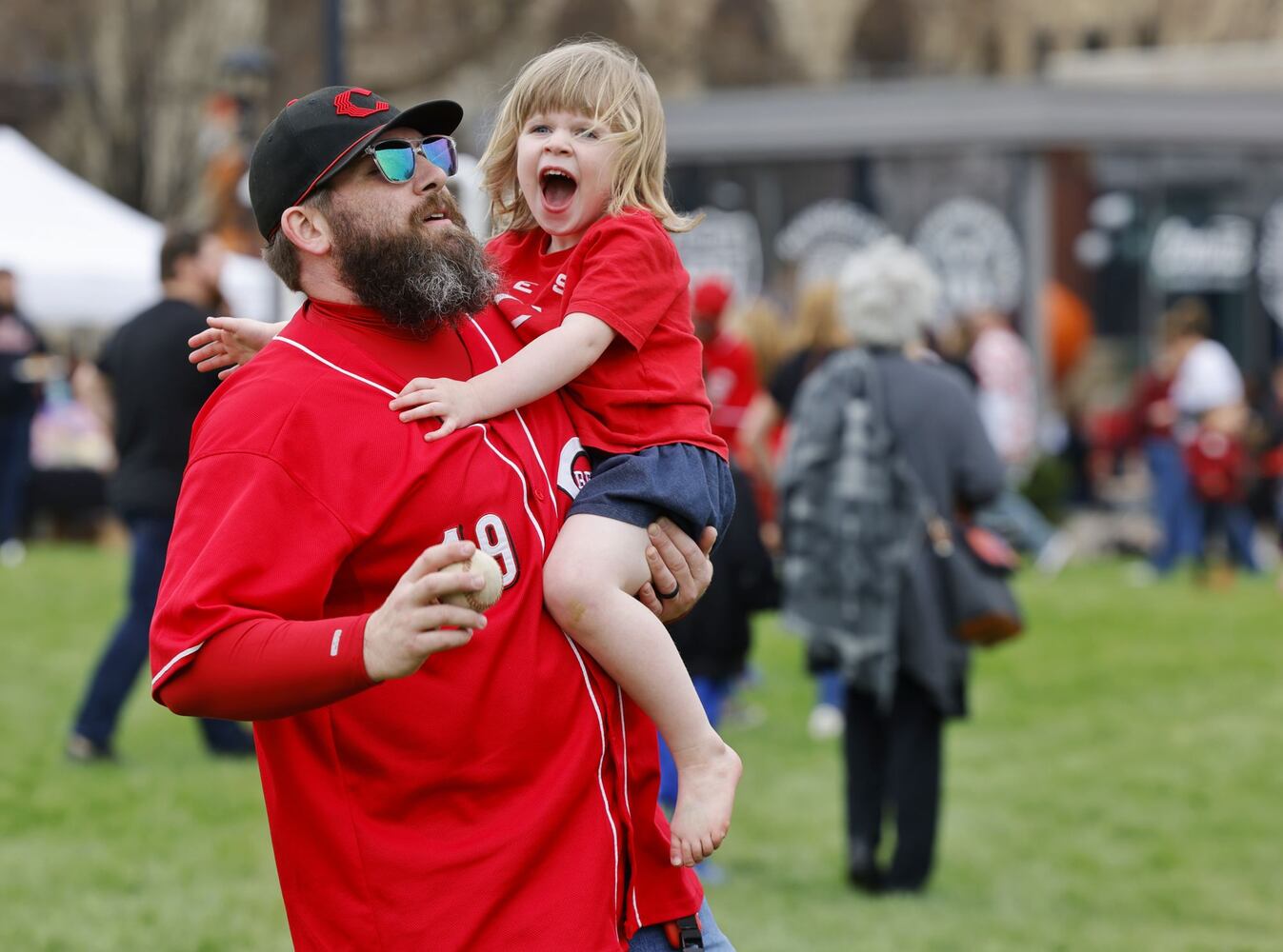 032725 Reds Parade