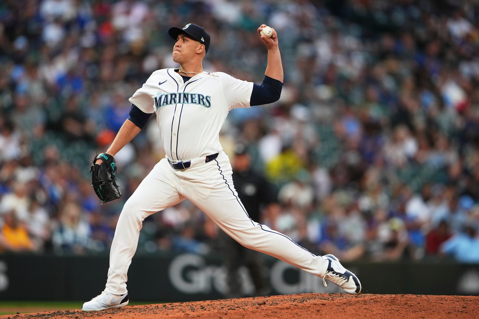 Seattle Mariners relief pitcher Brandyn Garcia throws against the Milwaukee Brewers in his major league debut during the eighth inning of a baseball game Monday, July 21, 2025, in Seattle. (AP Photo/Lindsey Wasson)