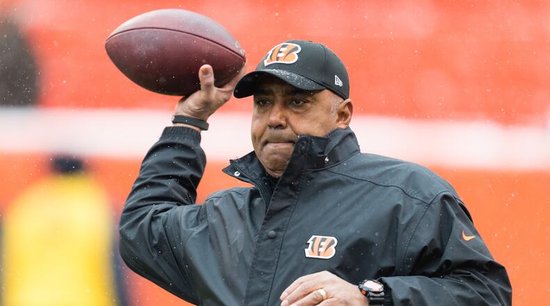 CLEVELAND, OH - DECEMBER 11: Head coach Marvin Lewis of the Cincinnati Bengals helps warm up his receivers prior to the game against the Cleveland Browns at FirstEnergy Stadium on December 11, 2016 in Cleveland, Ohio. (Photo by Jason Miller/Getty Images)