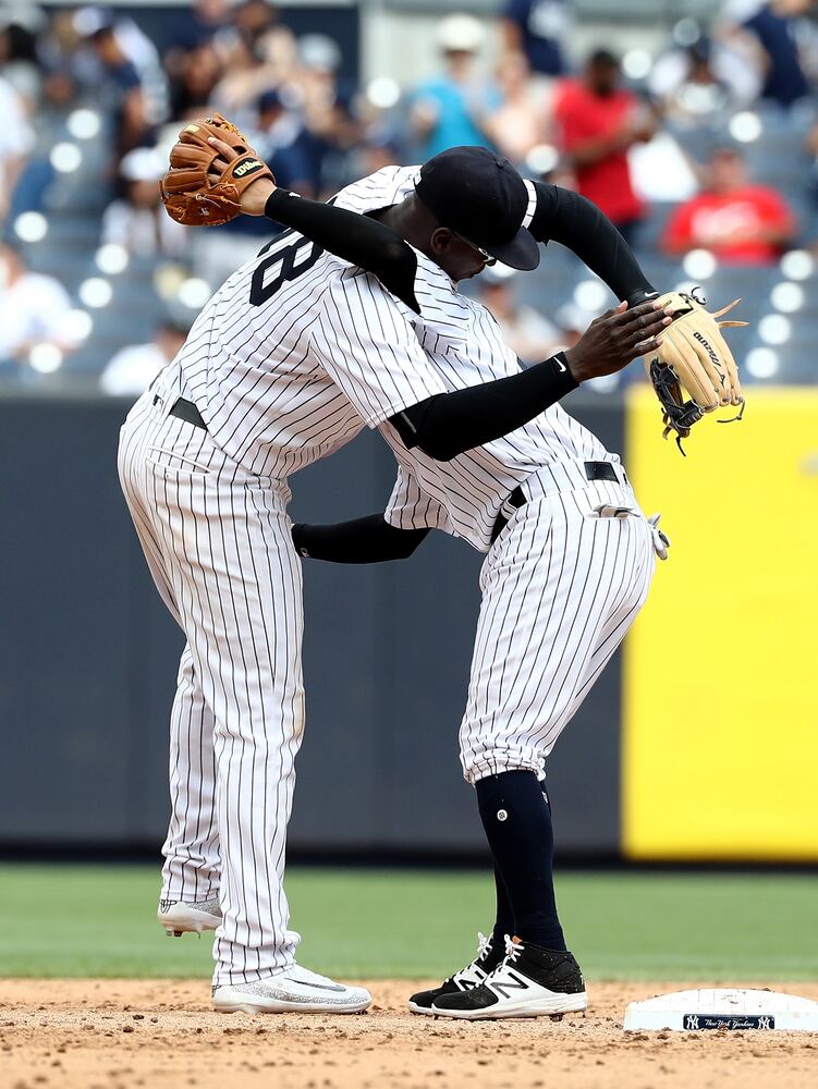 Reds fall to Yankees