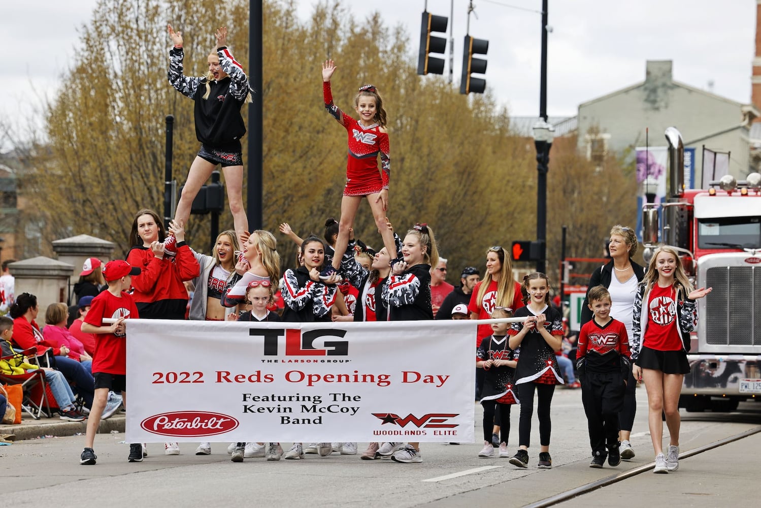 041222 Reds parade