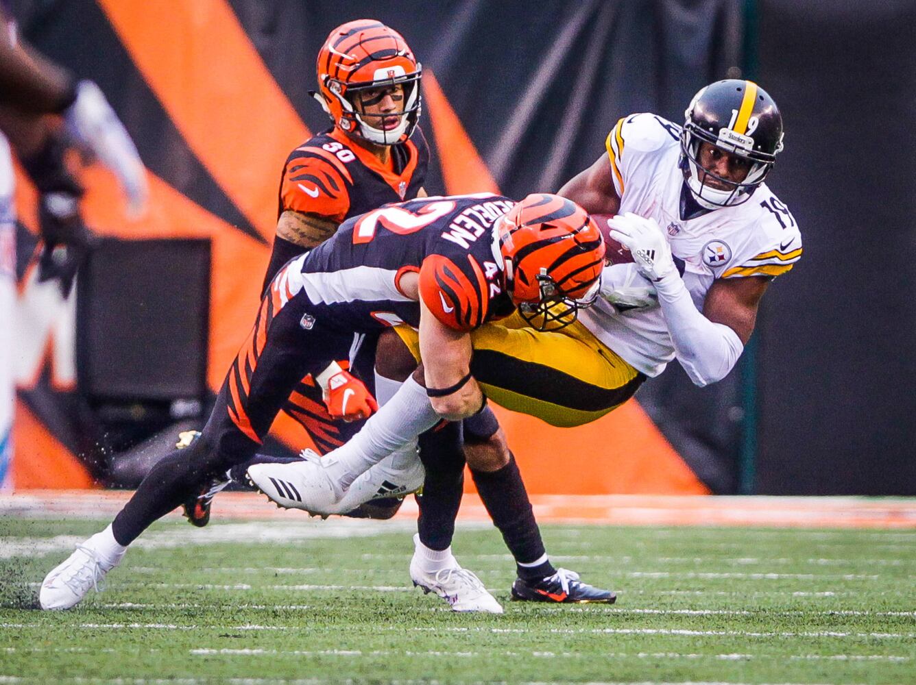 Cincinnati Bengals vs Pittsburgh Steelers football