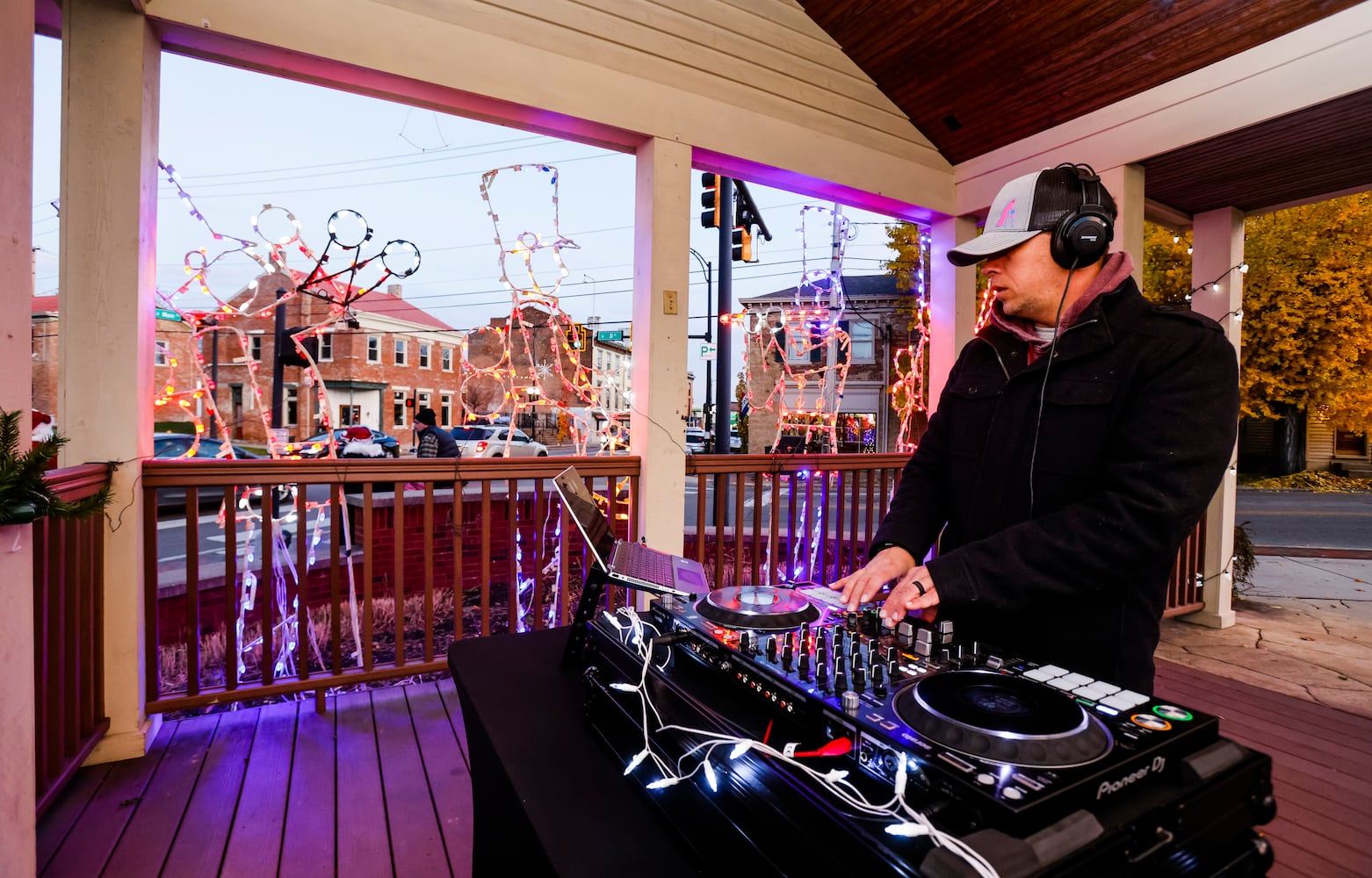 111921 Music on Main