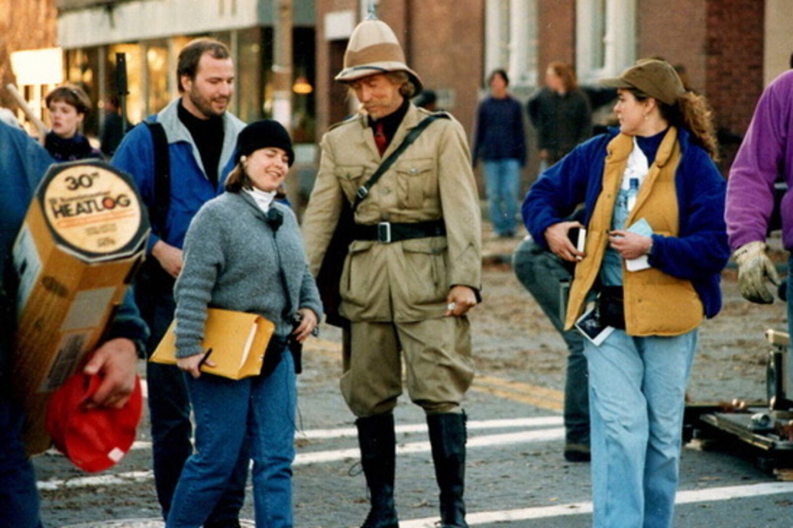Actor Jonathan Hyde enjoys a moment with crew during filming of Jumanji on Nov. 17, 1994 in Keene, N.H. (Maureen E. McHugh via AP)