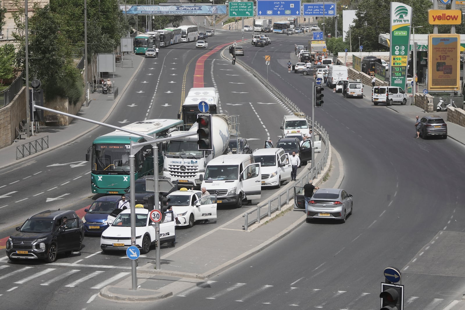 People stand still by their cars to observe two minutes of silence as air raid sirens sound marking the Israel's annual Memorial Day for the fallen soldiers and victims of nationalistic attacks in Jerusalem, Wednesday, April 30, 2025. (AP Photo/Mahmoud Illean)