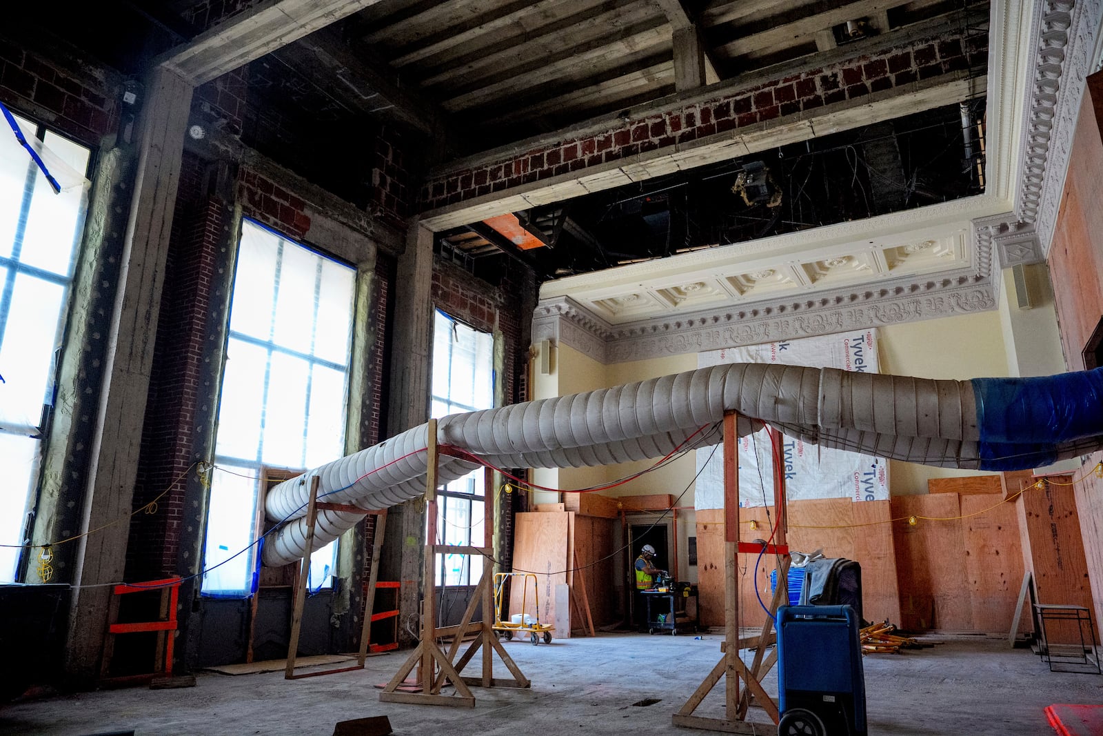 Original detail work along the ceiling is visible in the main two-story board room as renovations continue on the Federal Reserve, Thursday, July 24, 2025, in Washington. (Andrew Harnik/Pool Photo via AP)