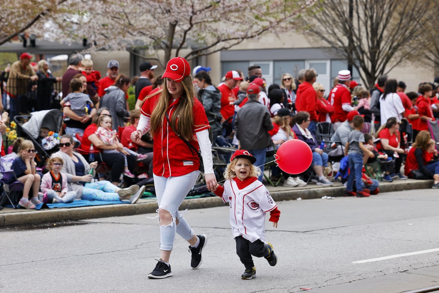 041222 Reds parade