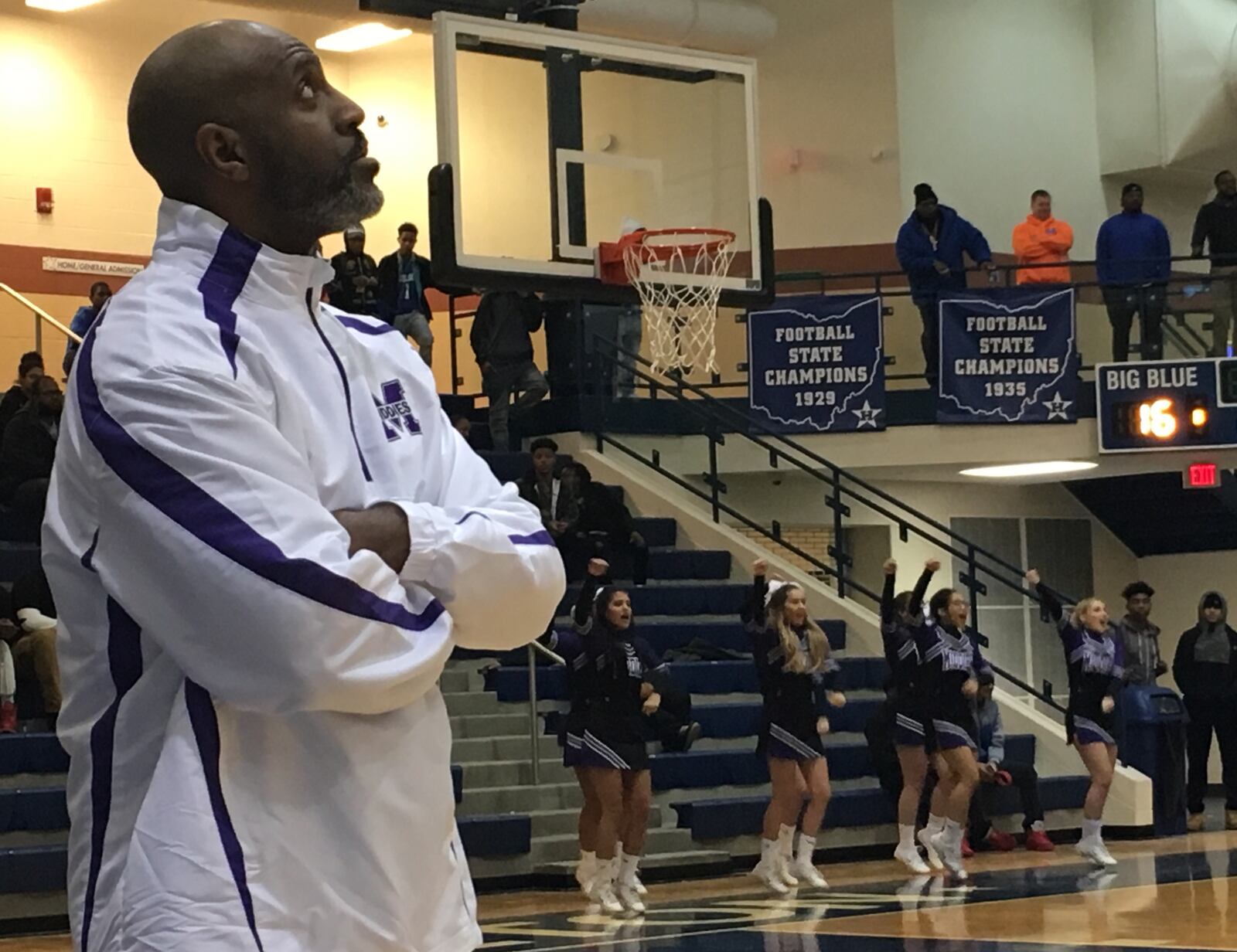 Middletown coach Darnell Hoskins glances at the scoreboard during Wednesday night’s game against Hamilton at the Hamilton Athletic Center. RICK CASSANO/STAFF