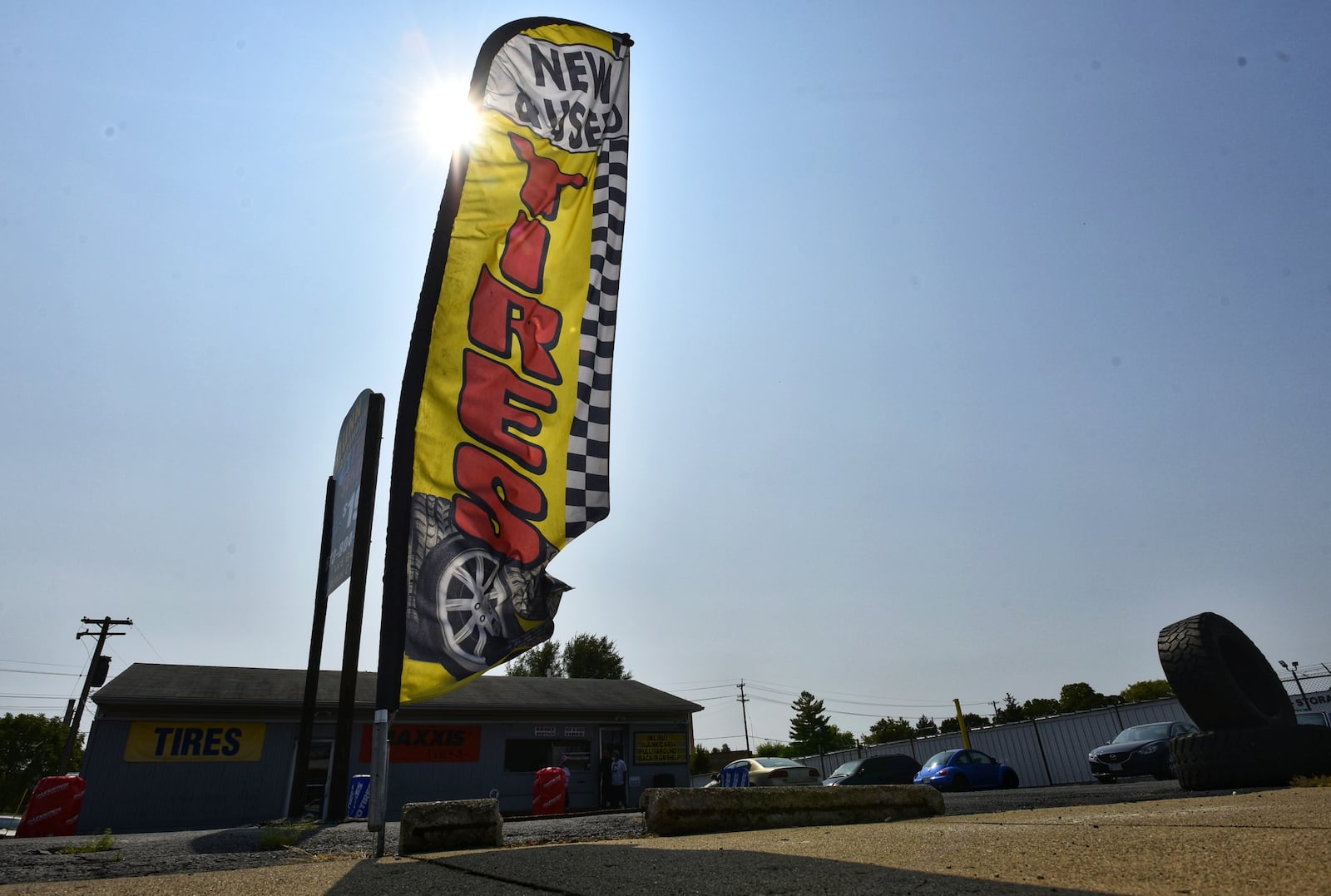 A blade flag sign that is displayed at Dunn's Automotive and Tire Service on North Verity Parkway. Middletown City Council is considering text amendments to the city Development Code that would prohibit these and air-powered signs in the city. Council will vote on the proposed amendment at its Oct. 6 meeting. NICK GRAHAM/STAFF