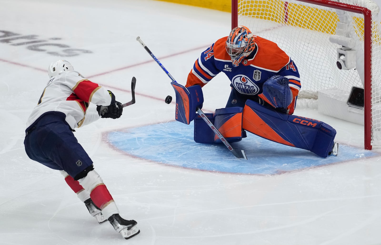 Florida Panthers' Sam Bennett (9) scores against Edmonton Oilers goalie Stuart Skinner (74) during the second period in Game 1 of the NHL hockey Stanley Cup final series in Edmonton, Alberta, Wednesday, June 4, 2025. (Darryl Dyck/The Canadian Press via AP)