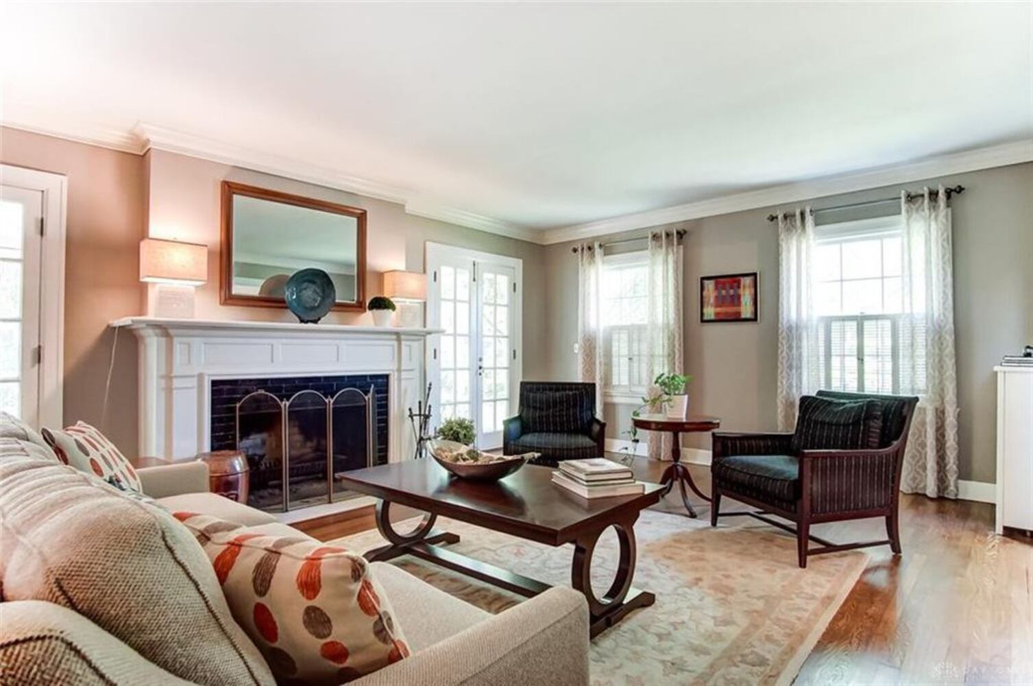 PHOTOS: Luxury Oakwood colonial home on market