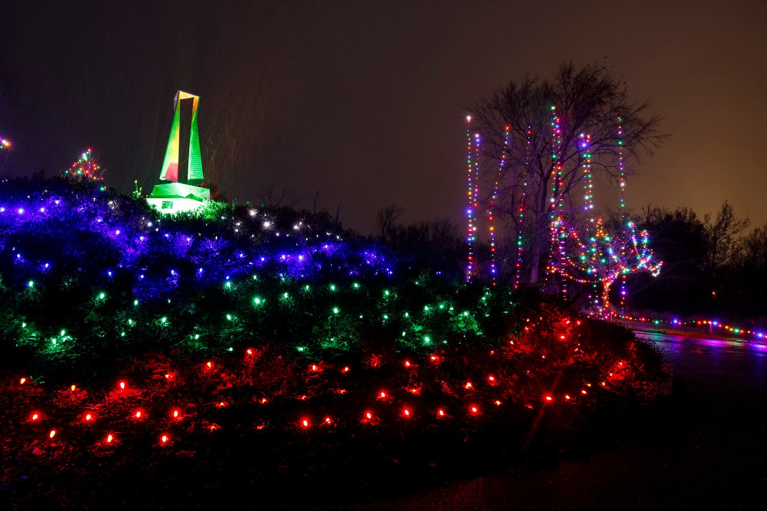 111622 Pyramid Hill lights