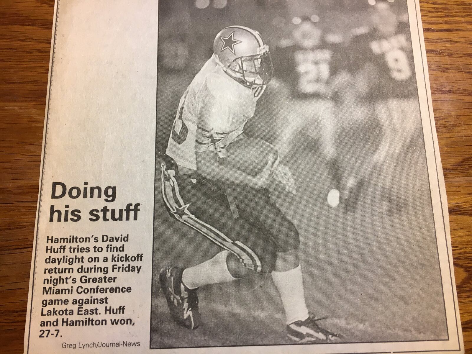 Hamilton’s David Huff tries to find daylight on a kickoff return during a Week 3 game at Lakota East in 1997. GREG LYNCH/STAFF