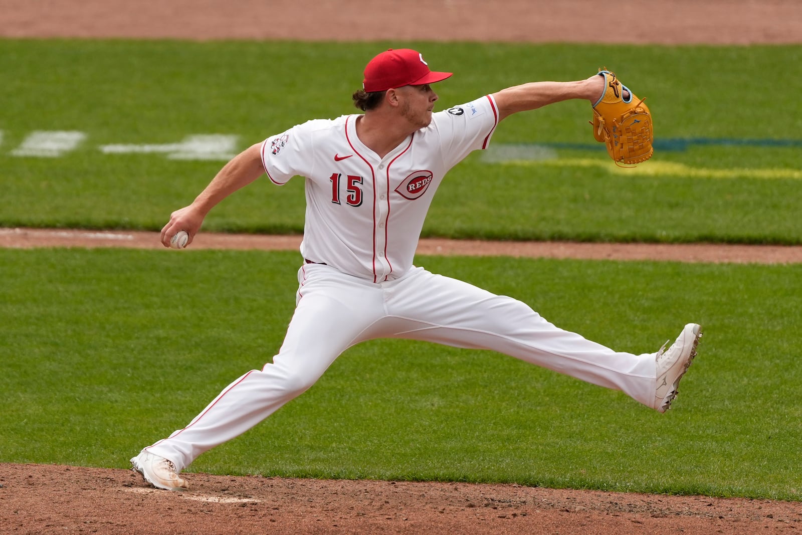 Cincinnati Reds pitcher Emilio Pagán throws in the ninth inning of a baseball game against the Seattle Mariners, Thursday, April 17, 2025, in Cincinnati. (AP Photo/Carolyn Kaster)