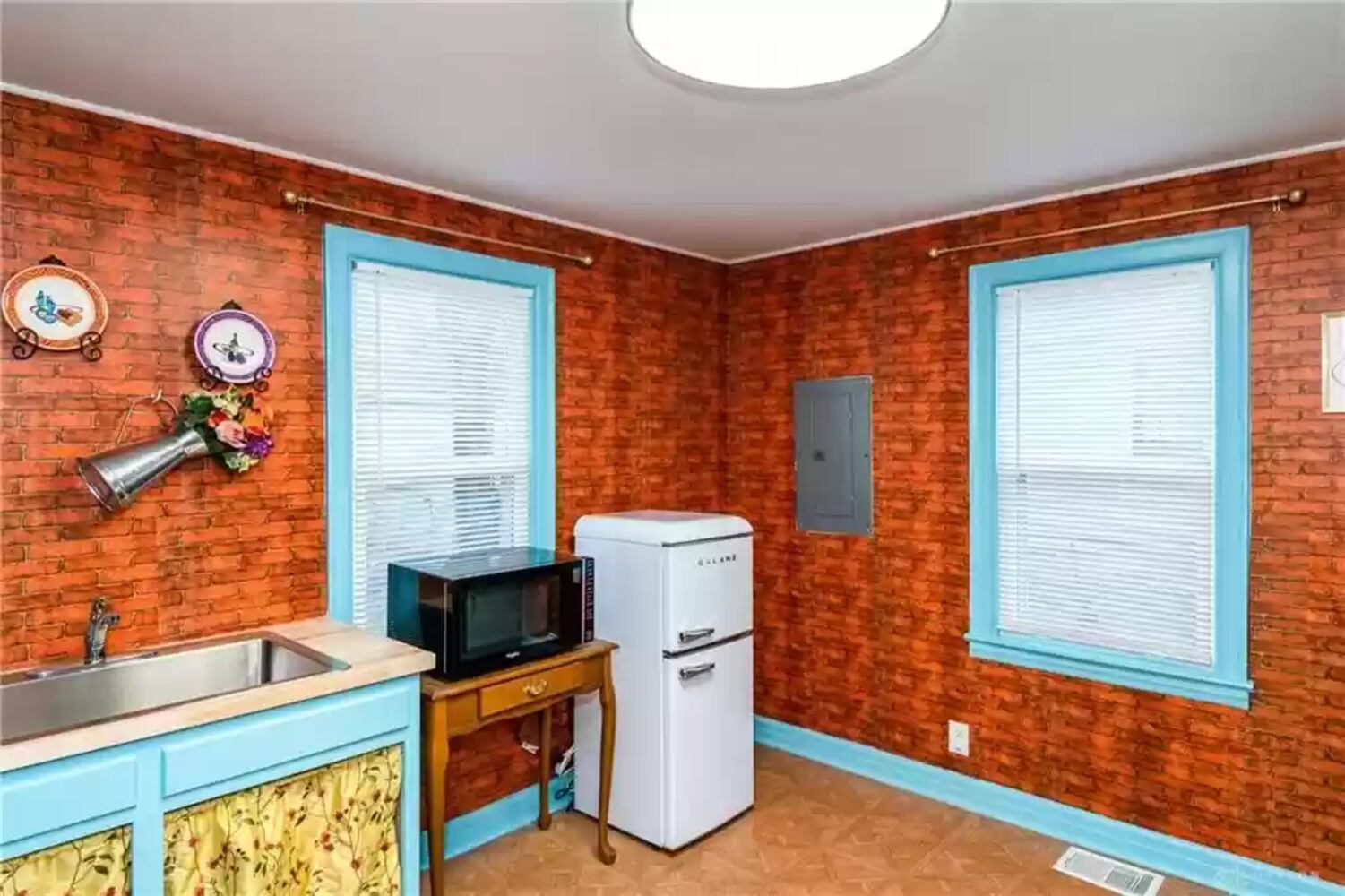 PHOTOS: ‘Friends’ themed home sold quickly in Dayton this week.