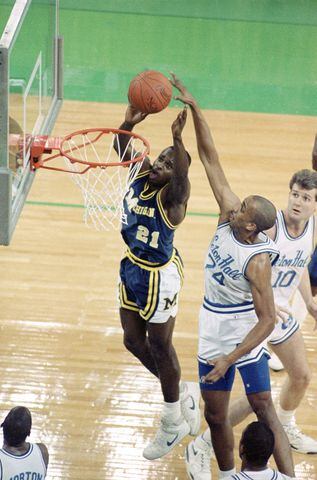 1989: Rumeal Robinson seals Michigan victory