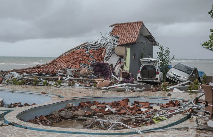 Photos: Tsunami devastates Indonesia