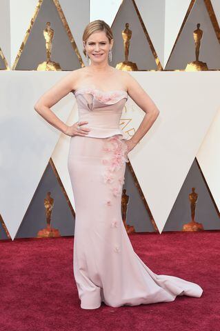 Worst dressed at the 2016 Oscars: Jennifer Jason Leigh