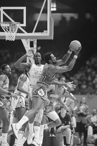1982: Jordan hits game-winner to lead North Carolina