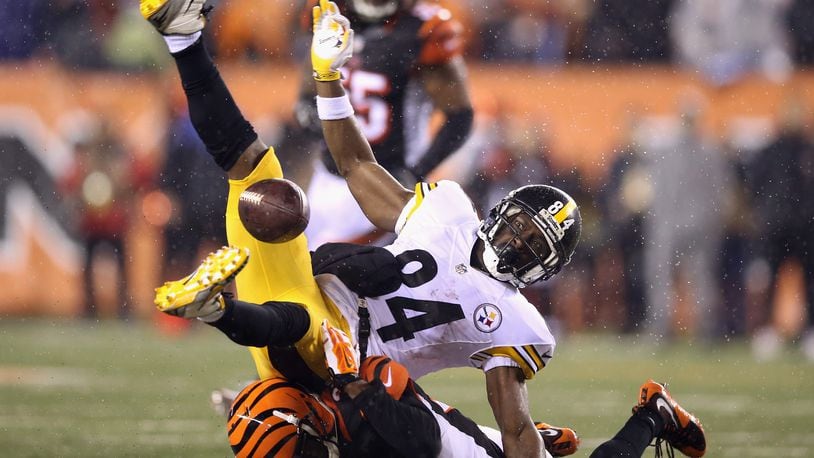 CINCINNATI, OH - JANUARY 09: Antonio Brown #84 of the Pittsburgh Steelers is unable to catch a pass as he is defended by Chris Lewis-Harris #37 of the Cincinnati Bengals in the fourth quarter during the AFC Wild Card Playoff game at Paul Brown Stadium on January 9, 2016 in Cincinnati, Ohio. (Photo by Andy Lyons/Getty Images)