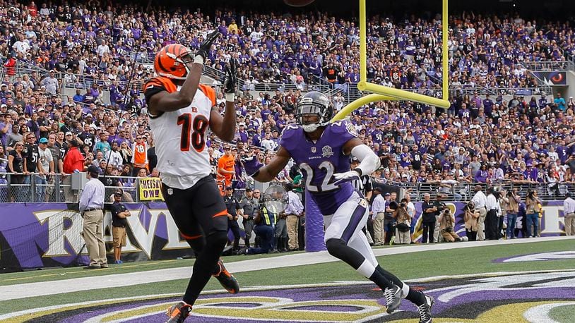 Cincinnati Bengals wide receiver A.J. Green (18) pulls in a pass under pressure from Baltimore Ravens cornerback Jimmy Smith (22) during the second half of an NFL football game in Baltimore, Sunday, Sept. 27, 2015. (AP Photo/Patrick Semansky)